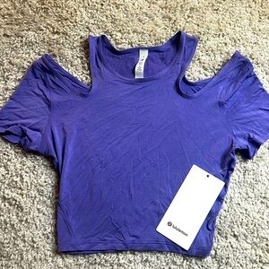 LULULEMON SHOULDER CUT OUT YOGA 
T SHIRT SIZE 4 NWT